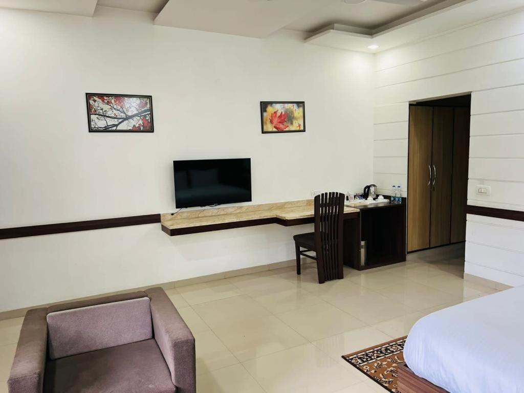 Hotel Whistling Greens Moga Exterior photo
