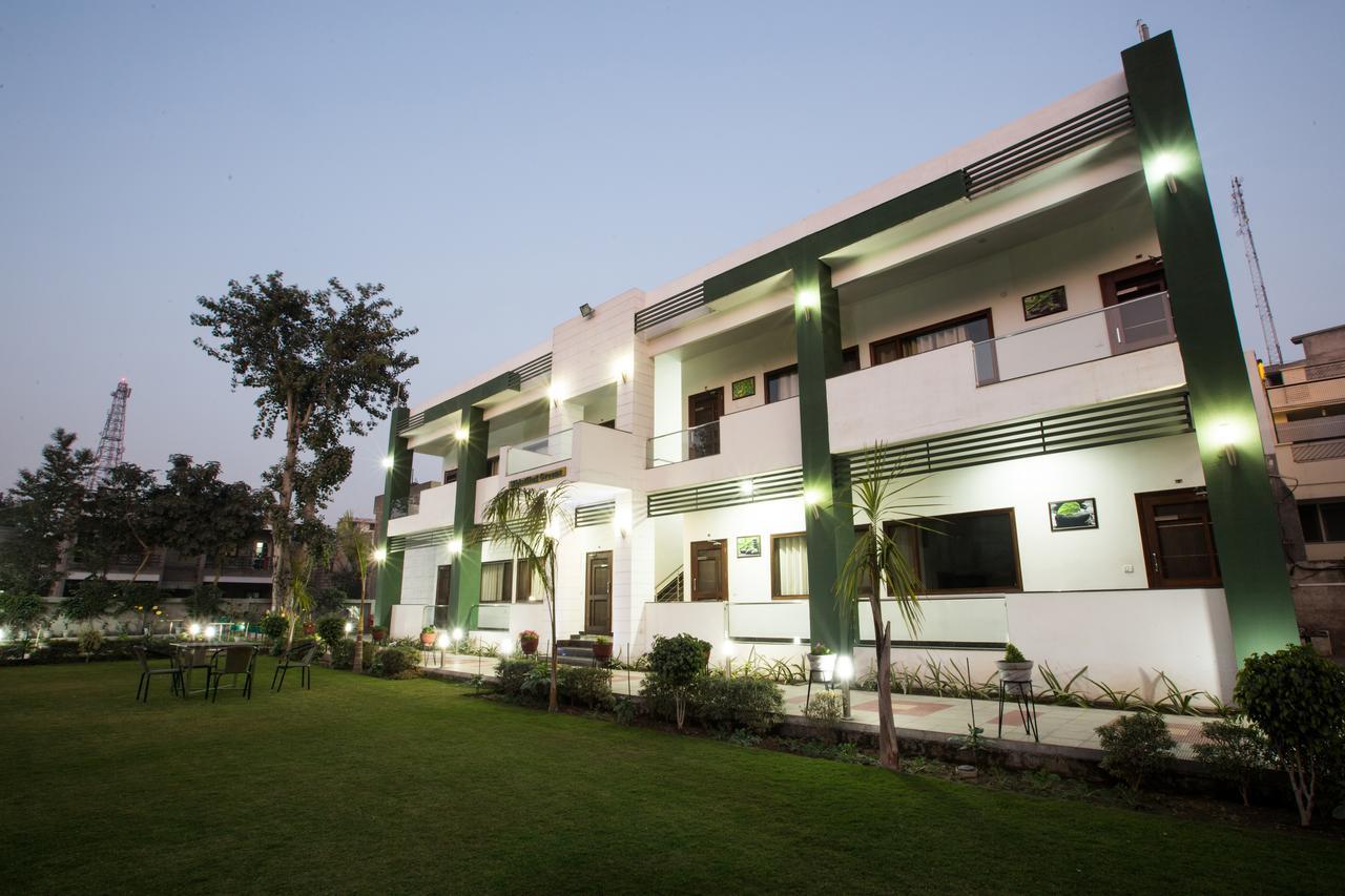 Hotel Whistling Greens Moga Exterior photo