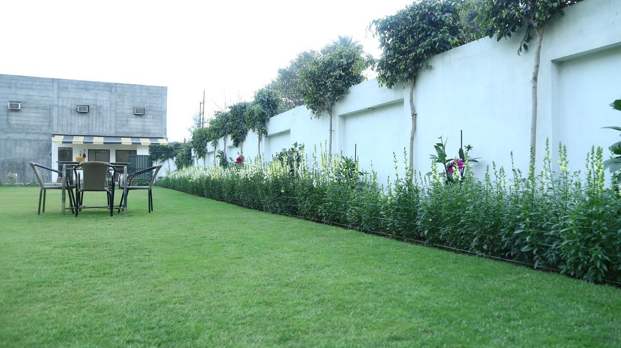 Hotel Whistling Greens Moga Exterior photo
